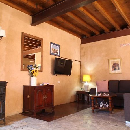 Agrovino Lofou Hotel Bagian luar foto