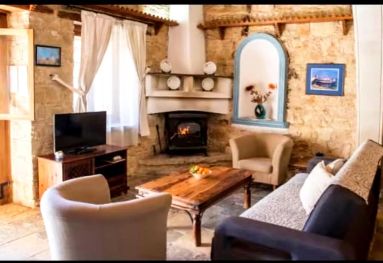 Agrovino Lofou Hotel Bagian luar foto