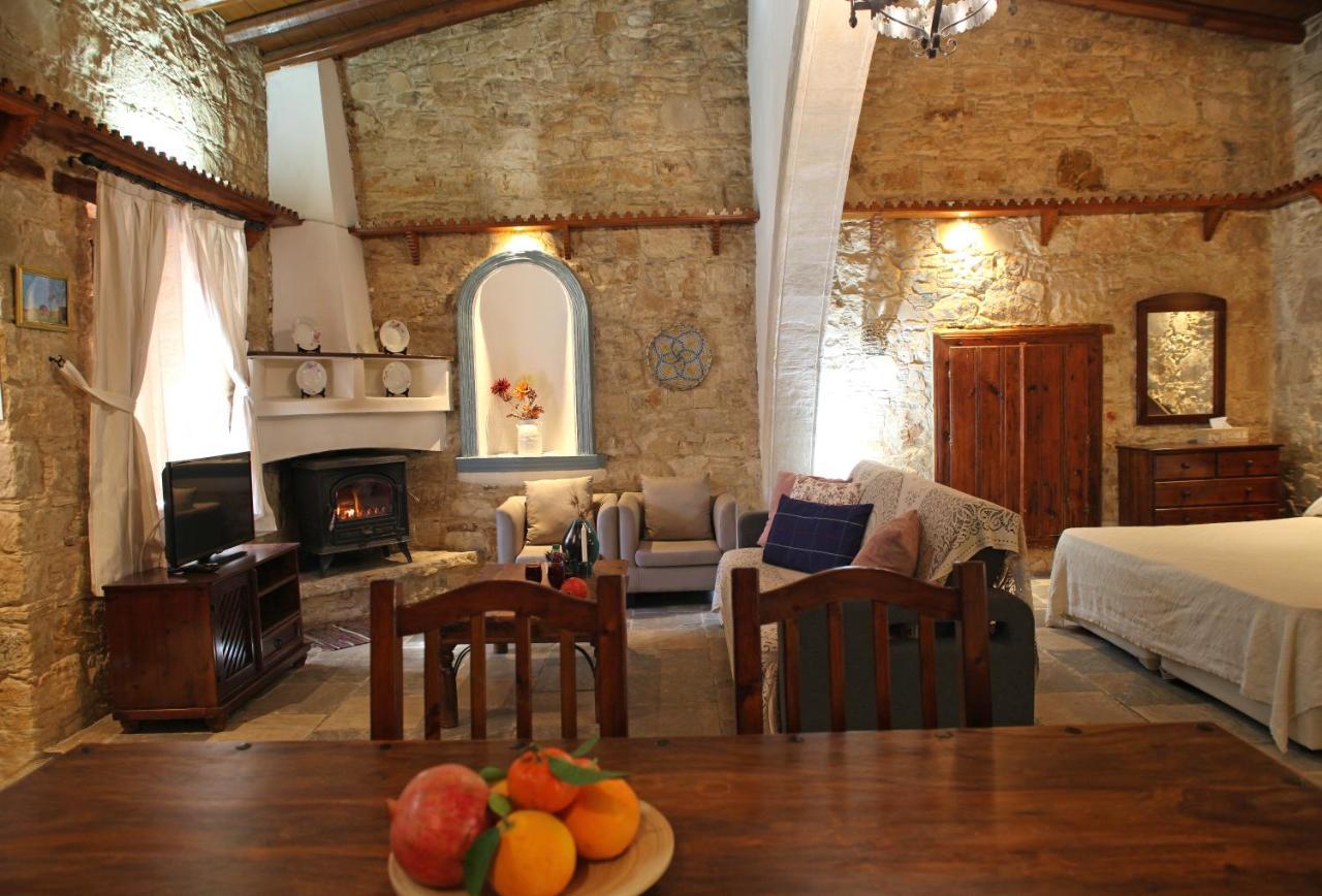 Agrovino Lofou Hotel Bagian luar foto
