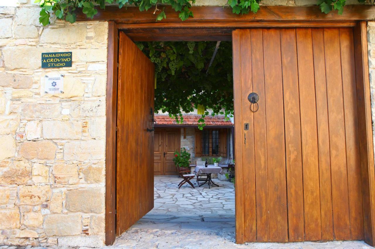 Agrovino Lofou Hotel Bagian luar foto