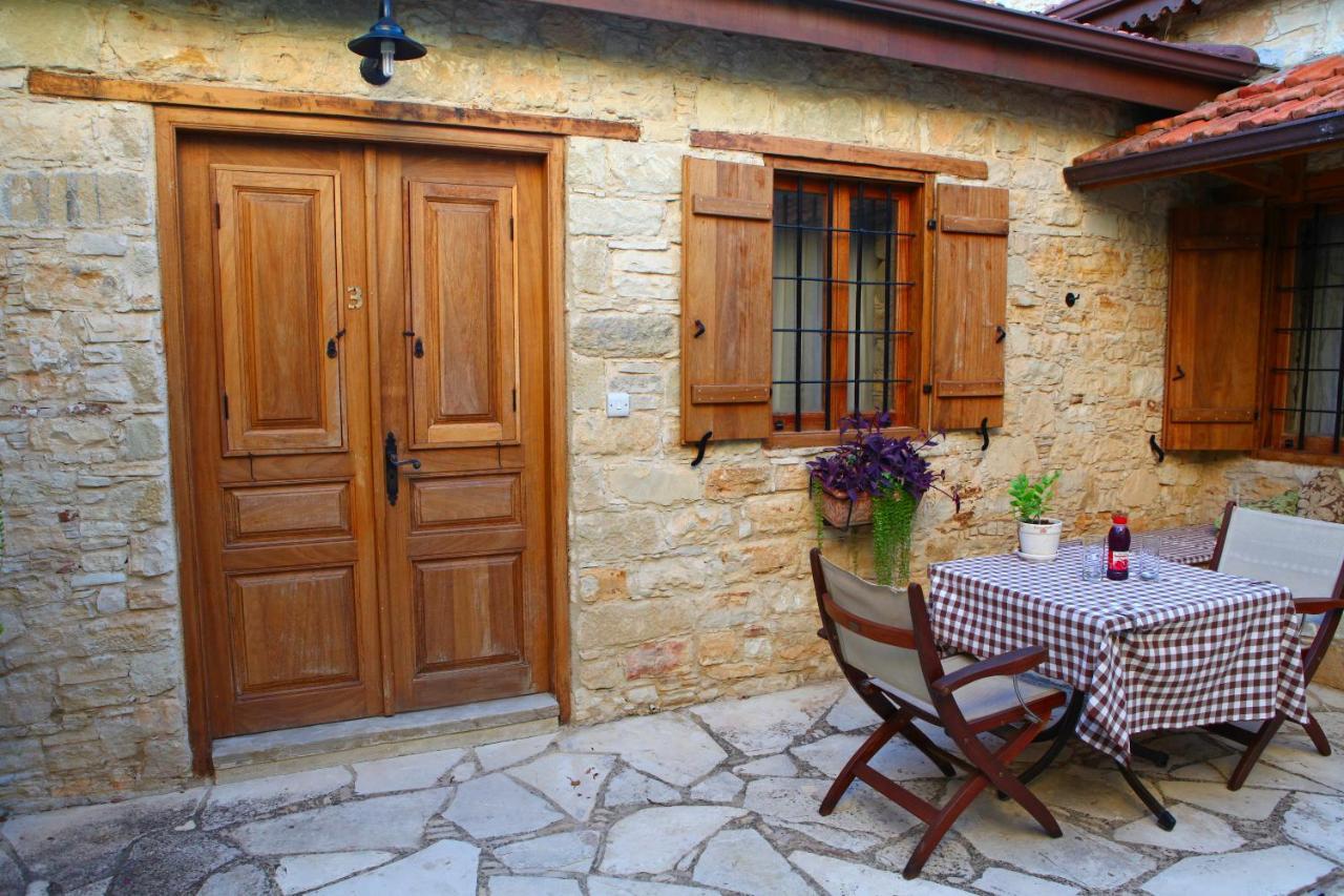 Agrovino Lofou Hotel Bagian luar foto