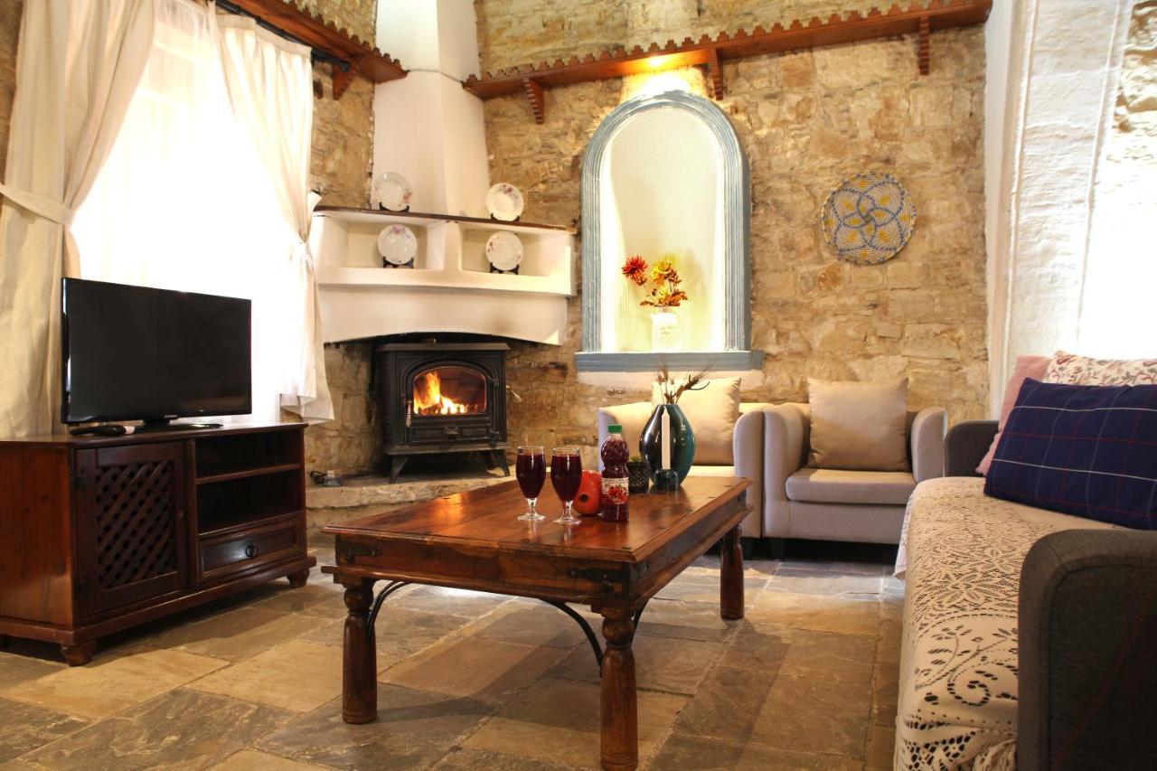 Agrovino Lofou Hotel Bagian luar foto