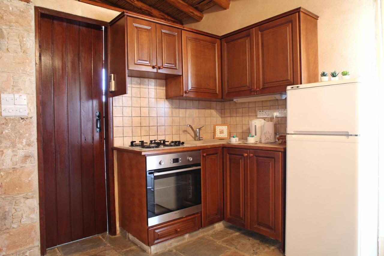 Agrovino Lofou Hotel Bagian luar foto