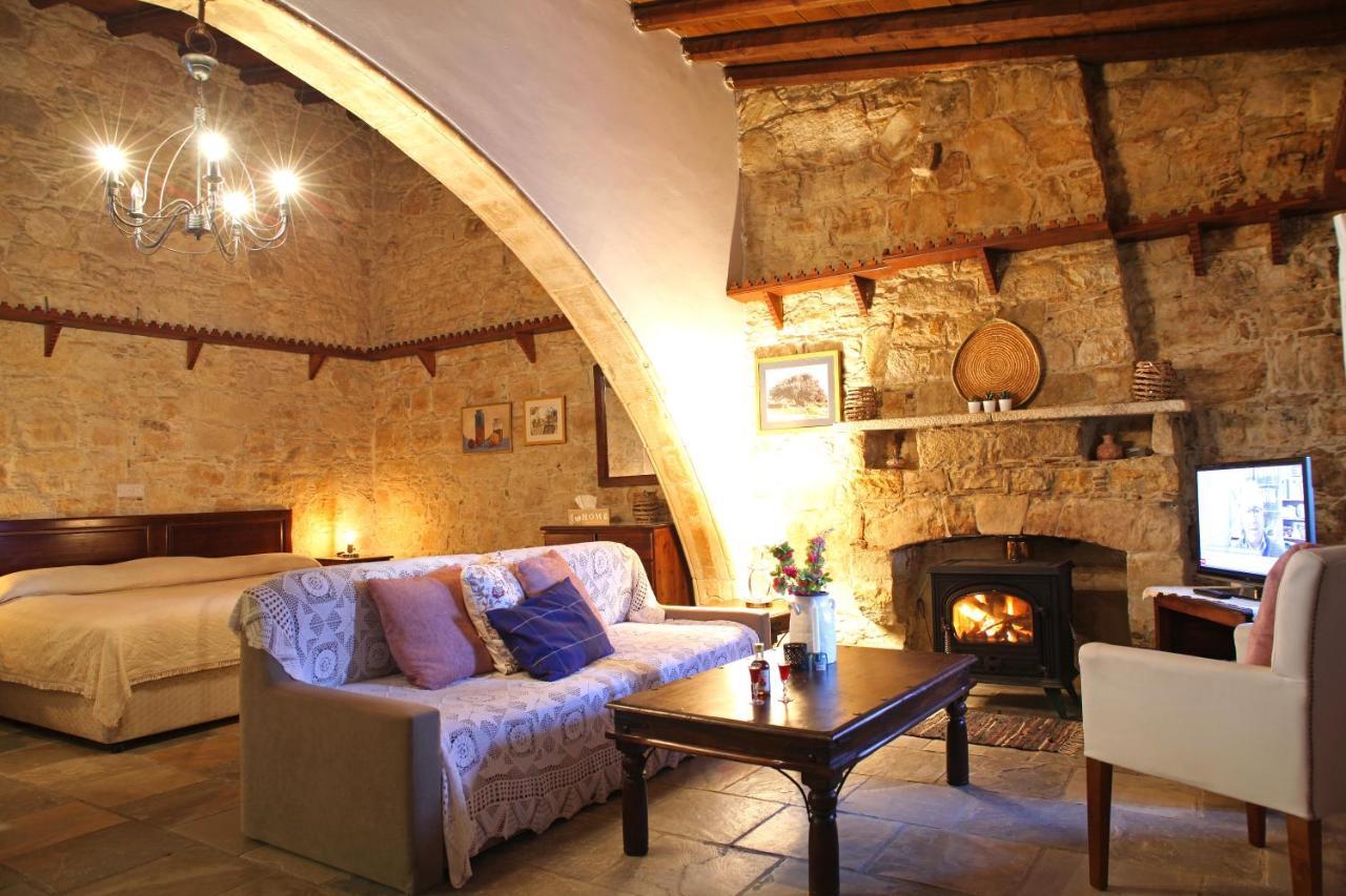 Agrovino Lofou Hotel Bagian luar foto