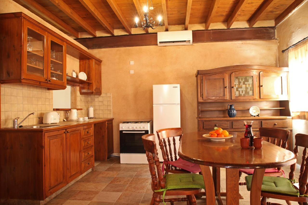 Agrovino Lofou Hotel Bagian luar foto