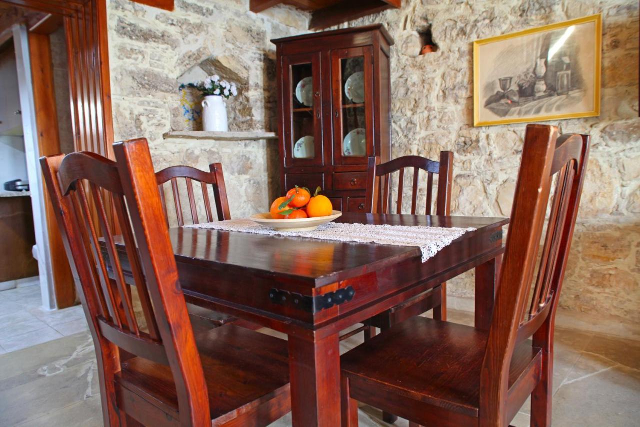 Agrovino Lofou Hotel Bagian luar foto