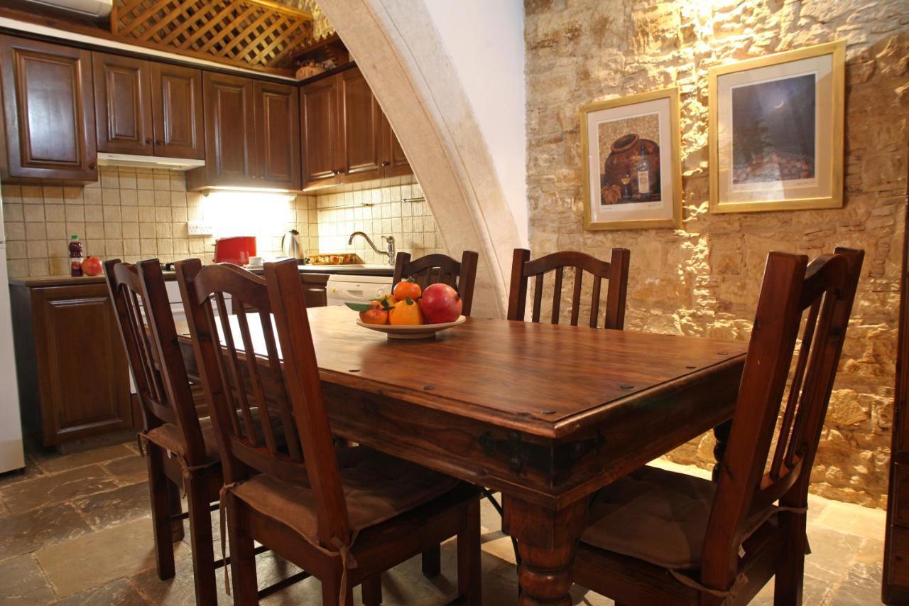 Agrovino Lofou Hotel Bagian luar foto