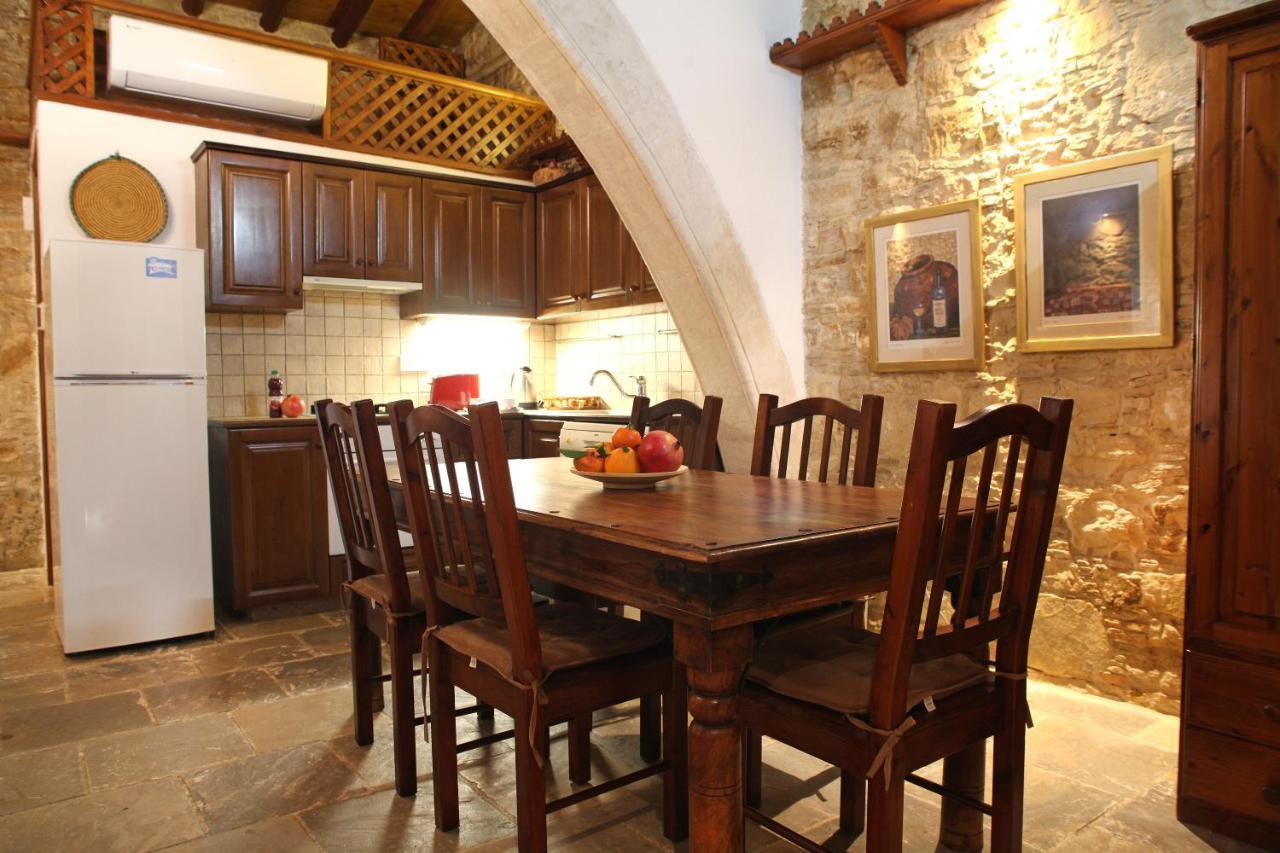 Agrovino Lofou Hotel Bagian luar foto