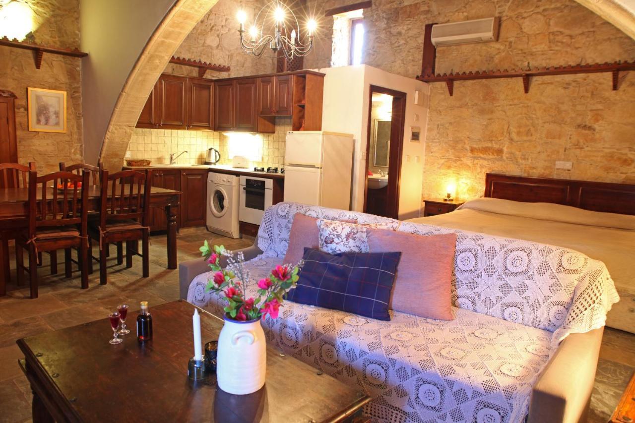 Agrovino Lofou Hotel Bagian luar foto