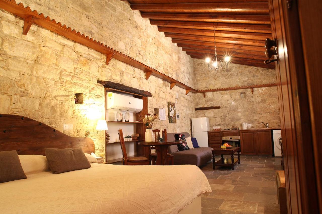 Agrovino Lofou Hotel Bagian luar foto