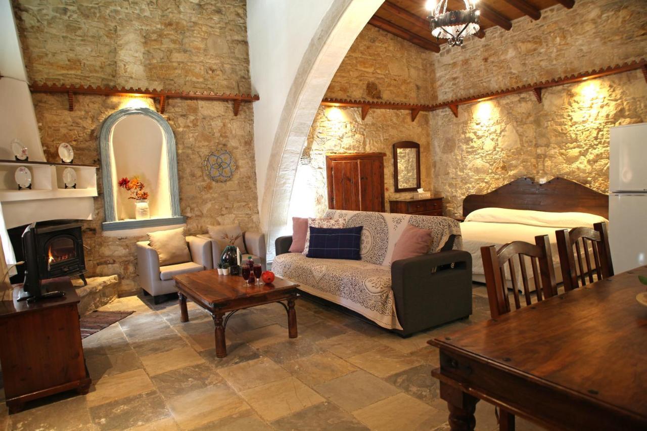 Agrovino Lofou Hotel Bagian luar foto