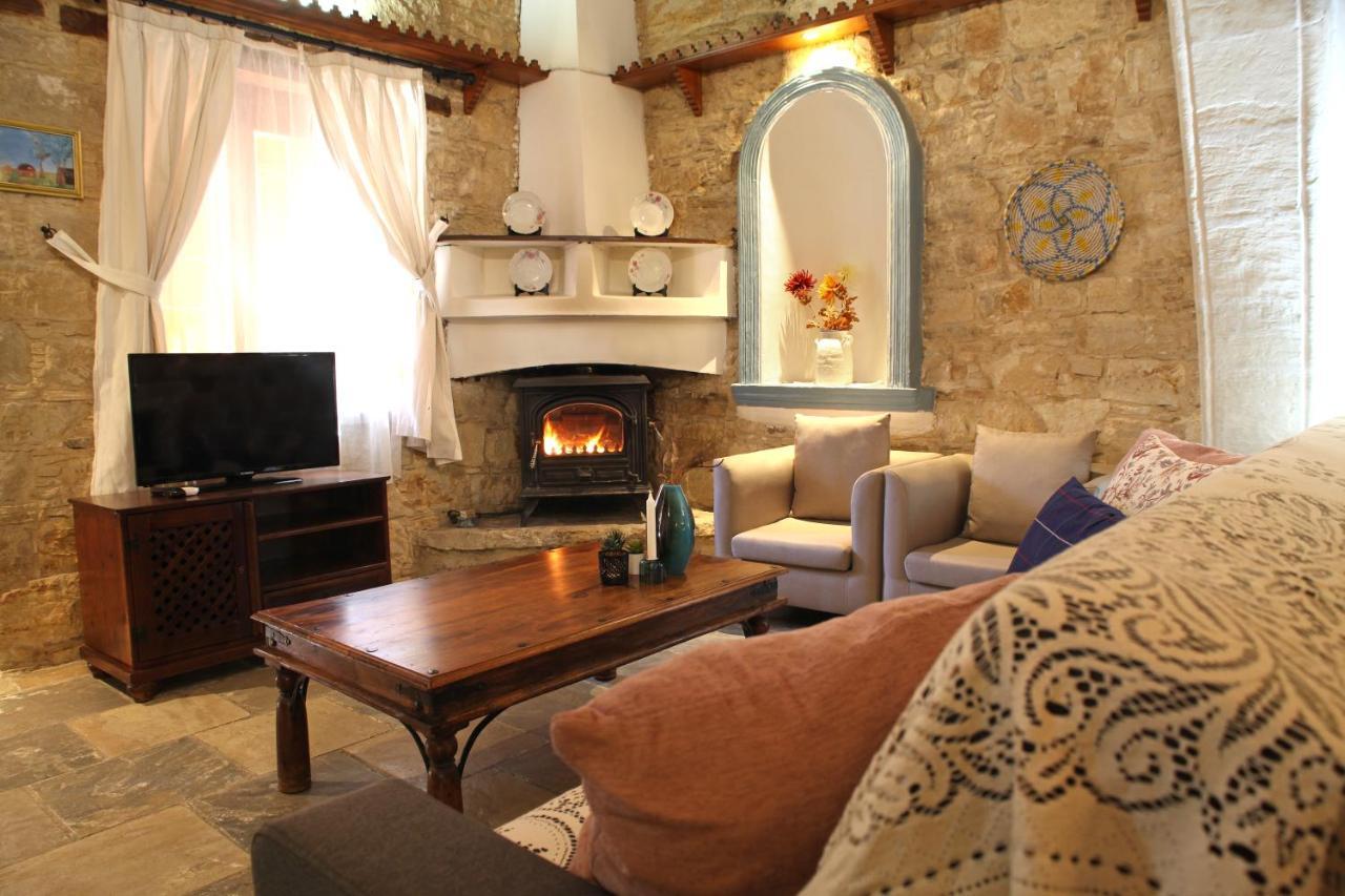 Agrovino Lofou Hotel Bagian luar foto
