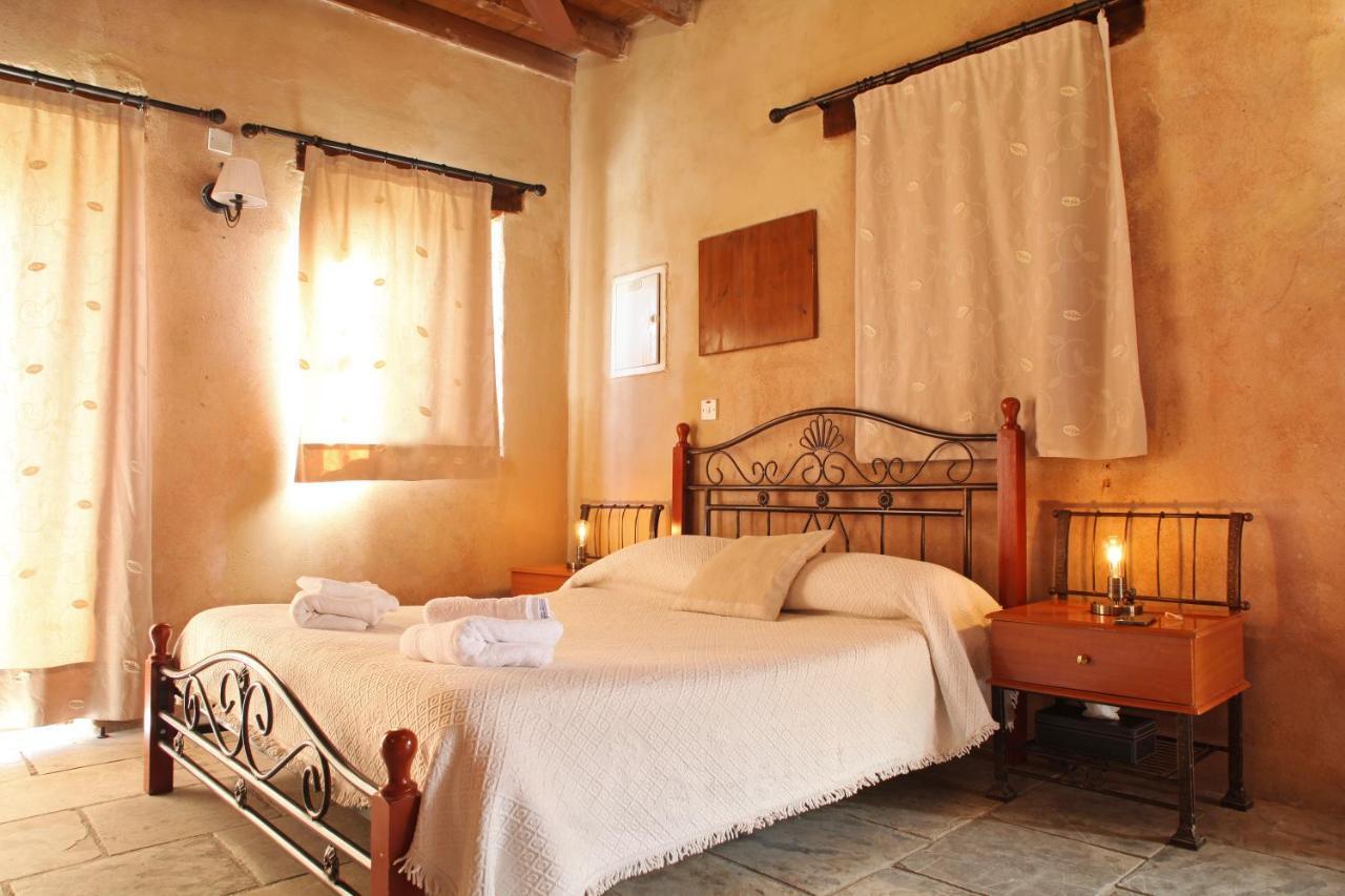 Agrovino Lofou Hotel Bagian luar foto